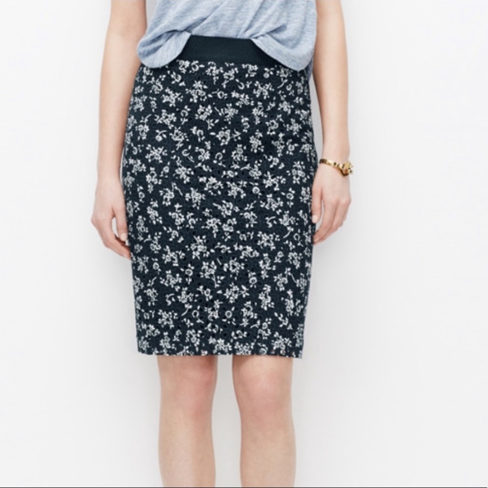 NWOT ANN TAYLOR eyelet cotton pencil skirt 6